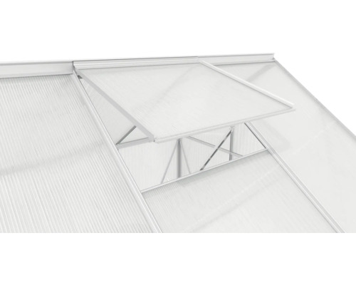 Detail van een kas met een open raam voor ventilatie