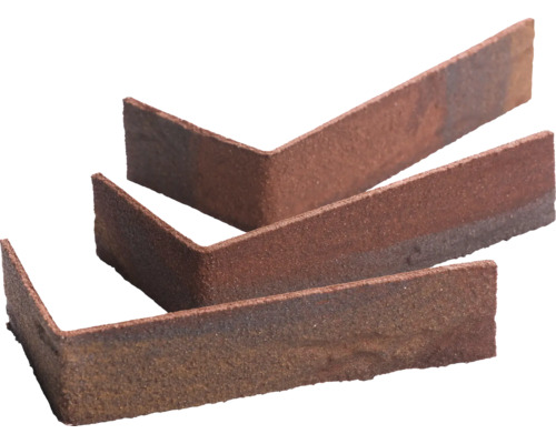 Drie hoekbekledingsstenen van steengoed