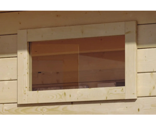 Houten raam voor een tuinhuis
