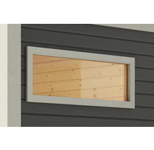 Rechthoekig raam met houten frame in een donkere houten muur