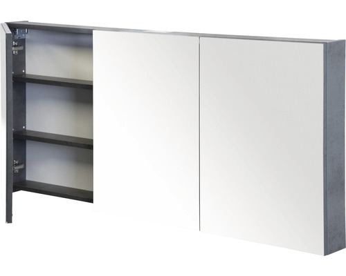 Spiegelkast met een open deur die zicht geeft op de legplanken