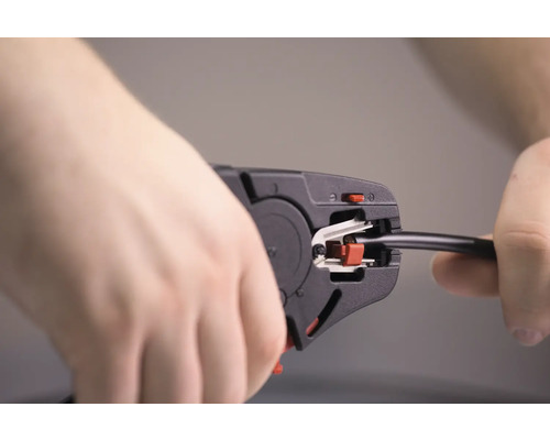 Striptang in gebruik op een kabel