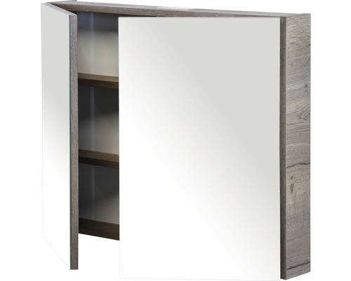 Spiegelkast met planken en een open deur