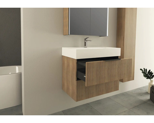 Moderne badkamer met wastafel, spiegel en open lade-element