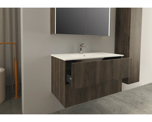 Wastafelcombinatie met wastafel, spiegelkast en hoge kast in de badkamer