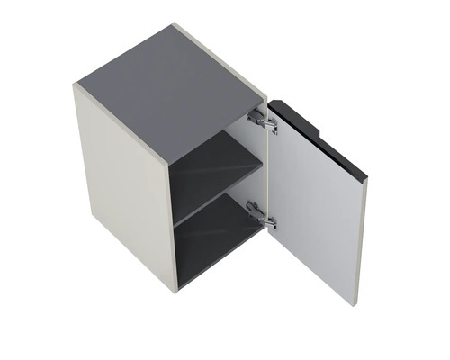 Hangende keukenkast met open deur en twee planken