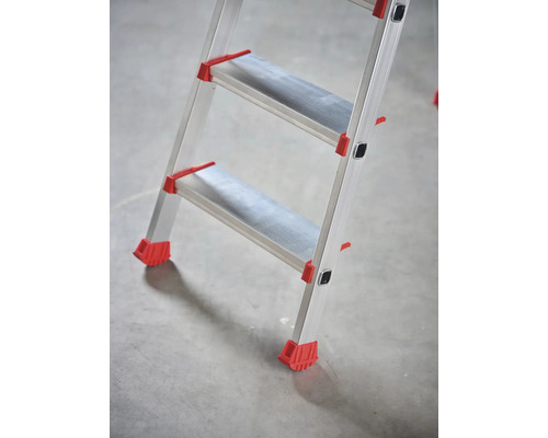 Detailopname van een aluminium ladder met twee treden