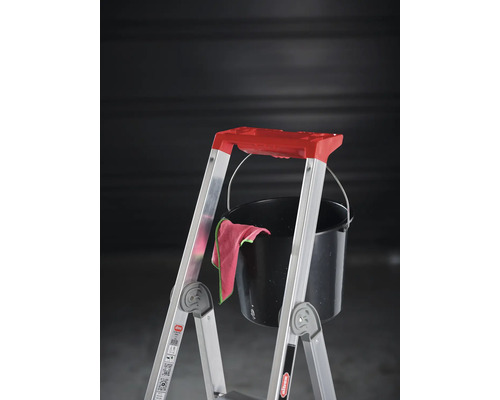 Aluminium ladder met emmer en reinigingsdoek