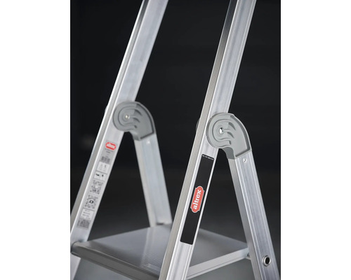 Detailopname van een aluminium trap van Altrex