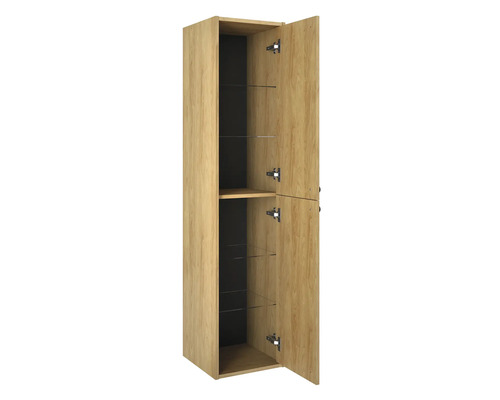 Open hoge kast met planken