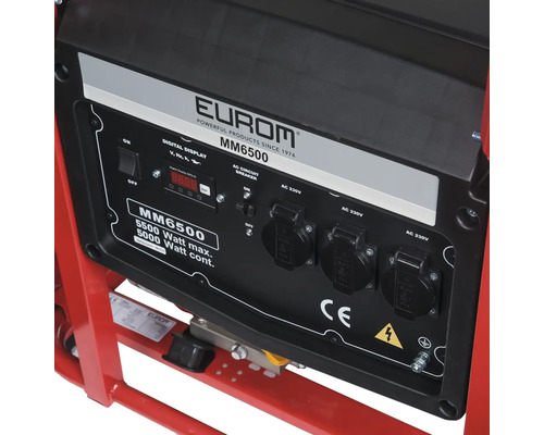 Eurom MM6500 generator met digitaal display en drie 230V-stopcontacten.