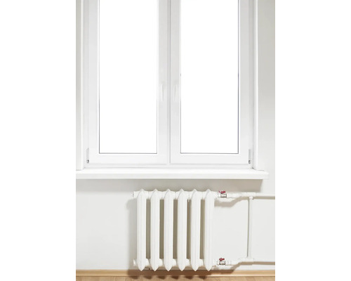 Raam met radiator eronder