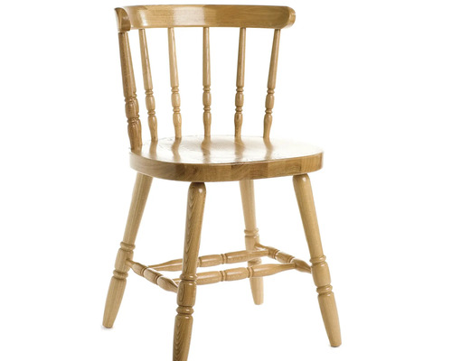 Houten stoel met spijlenrugleuning