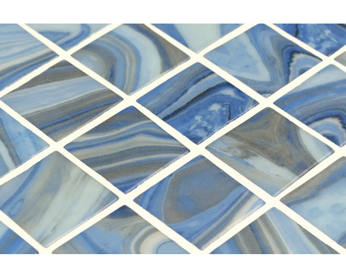 Detailopname van mozaïektegels met marmerlook