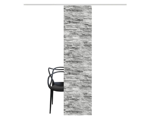 Schuifgordijn met steenlook en stoel