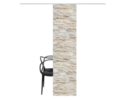 Schuifgordijn met steenmotief naast een stoel