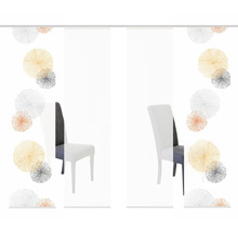 Schuifgordijn met abstract cirkelpatroon en stoelen in de ruimte
