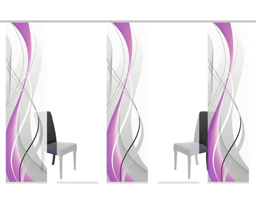 Schuifgordijnen met abstract patroon en stoel in de kamer