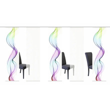 Schuifgordijnen met veelkleurig patroon en stoelen