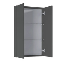 Open hangkast met drie glazen planken voor de badkamer