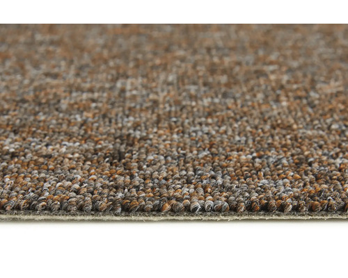 Close-up van een bruin tapijt met textuur