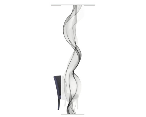 Decoratieve sjaals met rookpatroon naast stoel