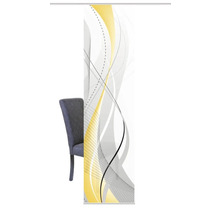 Roll Up Display met abstract patroon naast een stoel