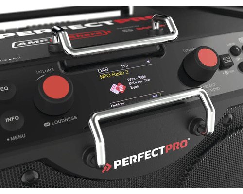 Gedetailleerde weergave van een Perfectpro bouwradio met bedieningselementen en display