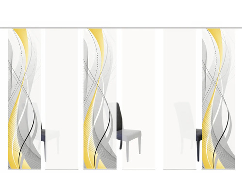 Schuifgordijnen met patroon en stoel