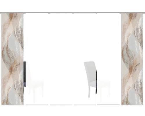 Kameropstelling met schuifgordijnen en stoelen