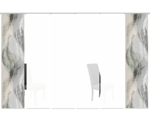 Kameropstelling met schuifgordijnen met dessin en stoel