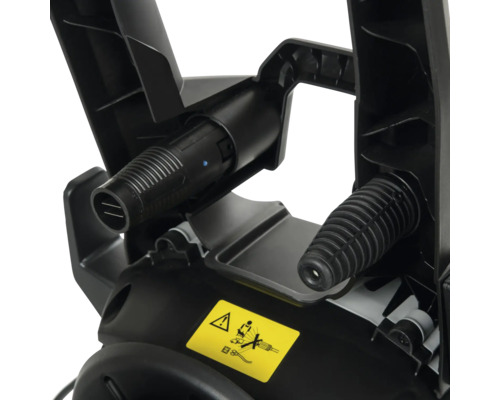 Detailopname van een hogedrukreiniger met waarschuwing voor het risico op elektrische schokken