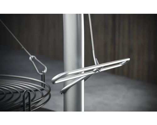 Gedetailleerd zicht op grill met roestvrijstalen onderdelen