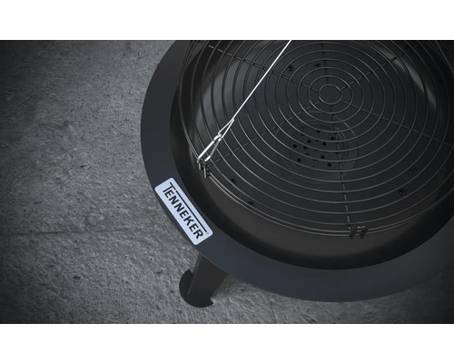Tenneker Logo op een barbecue met grillrooster