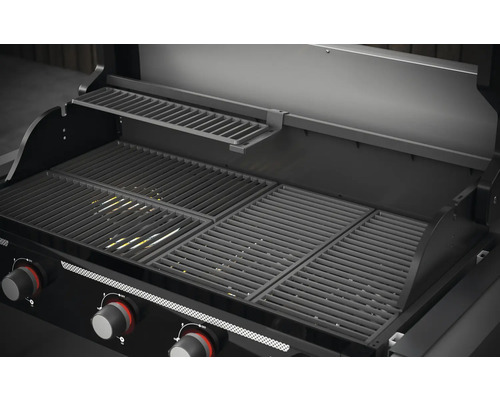Binnenaanzicht van een gasbarbecue met grillrooster en warmhoudrek