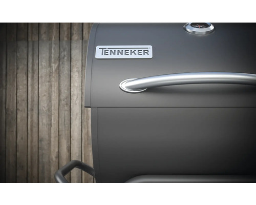Tenneker logo op een barbecue