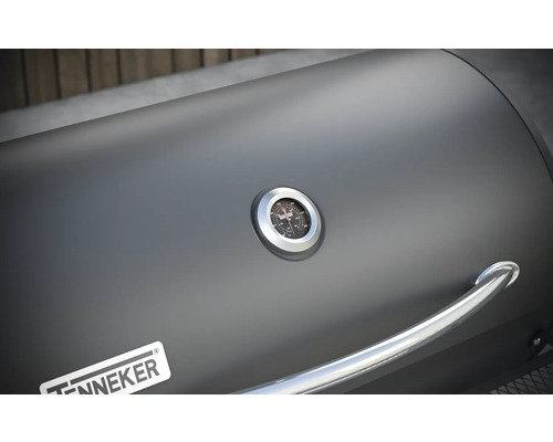 Gedetailleerd beeld van barbecue met thermometer en handgreep