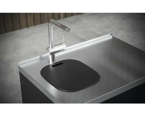 Roestvrijstalen buitenkeuken met spoelbak en kraan