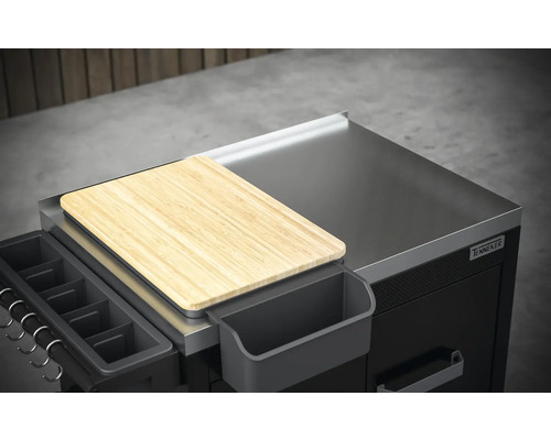 Tenneker buitenkeuken met snijplank en gereedschaphouder