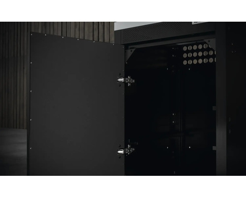 Open gereedschapskast voor het opbergen van tuingereedschap en gereedschap.