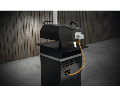 Pizzaoven met onderstel en oranje kabel