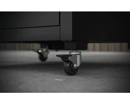 Wielen onder een werkplaatskast voor eenvoudige mobiliteit