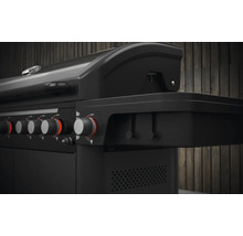 Gedetailleerde weergave van een zwarte gasbarbecue met bedieningsknoppen