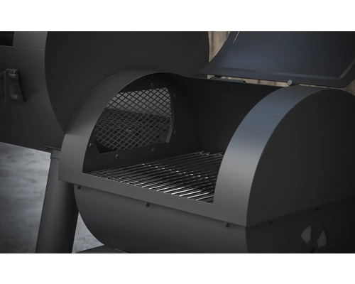 Gedetailleerde weergave van een zwarte smoker met grillrooster en open grillkamer.