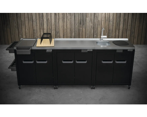 Buitenkeuken met gootsteen, snijplank, laden en kasten