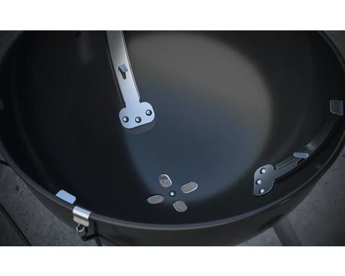 Binnenkant van een kogelbarbecue met ventilatieregelaar