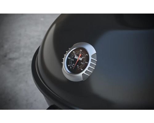 Detailweergave van een grillthermometer op de barbecue