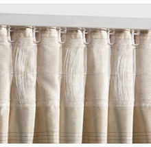 Gordijn met plooibandophanging aan gordijnrail