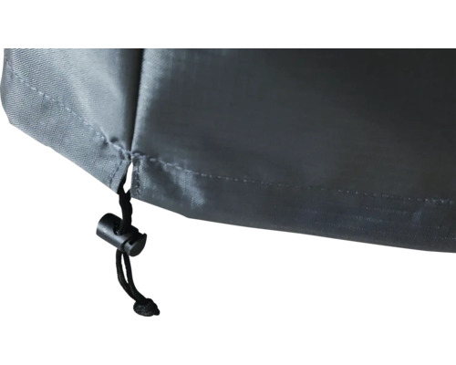 Detail van een beschermhoes met trekkoord voor bevestiging