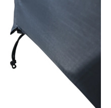 Detailopname van een afdekking met trekkoord